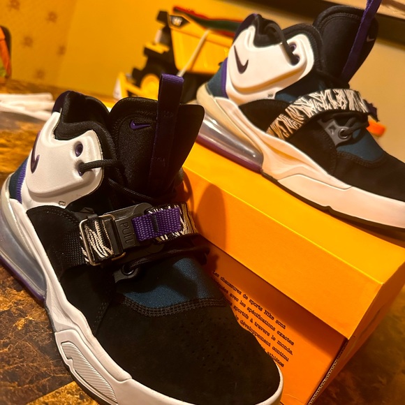 Nike Airforce 270 Carnivore’s - Picture 1 of 4